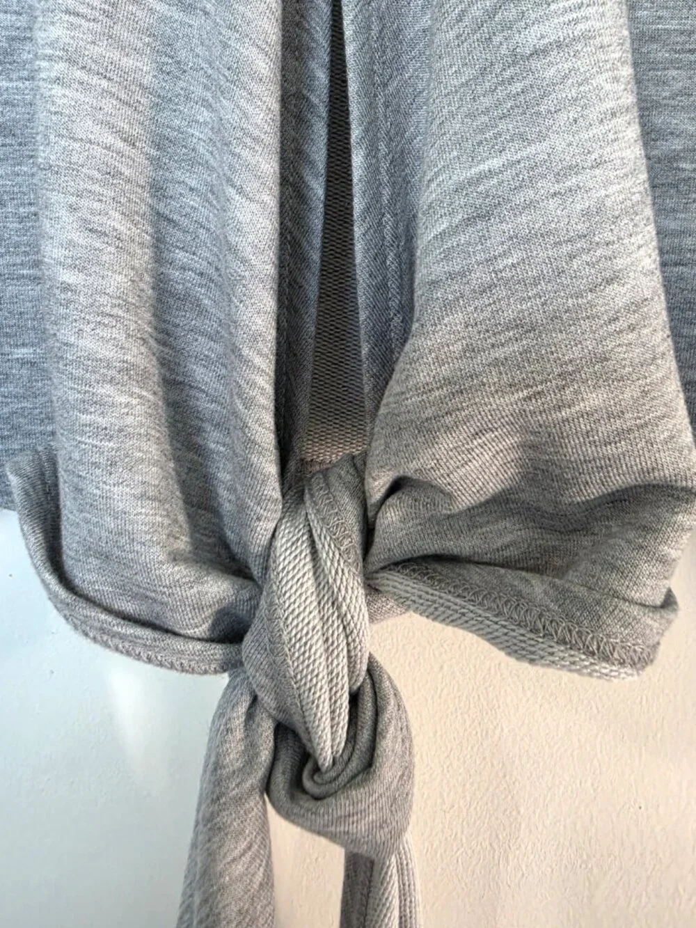 Alo Yoga Women’s Tie Front Crop Top M Gray Heather Long Sleeve Crewneck